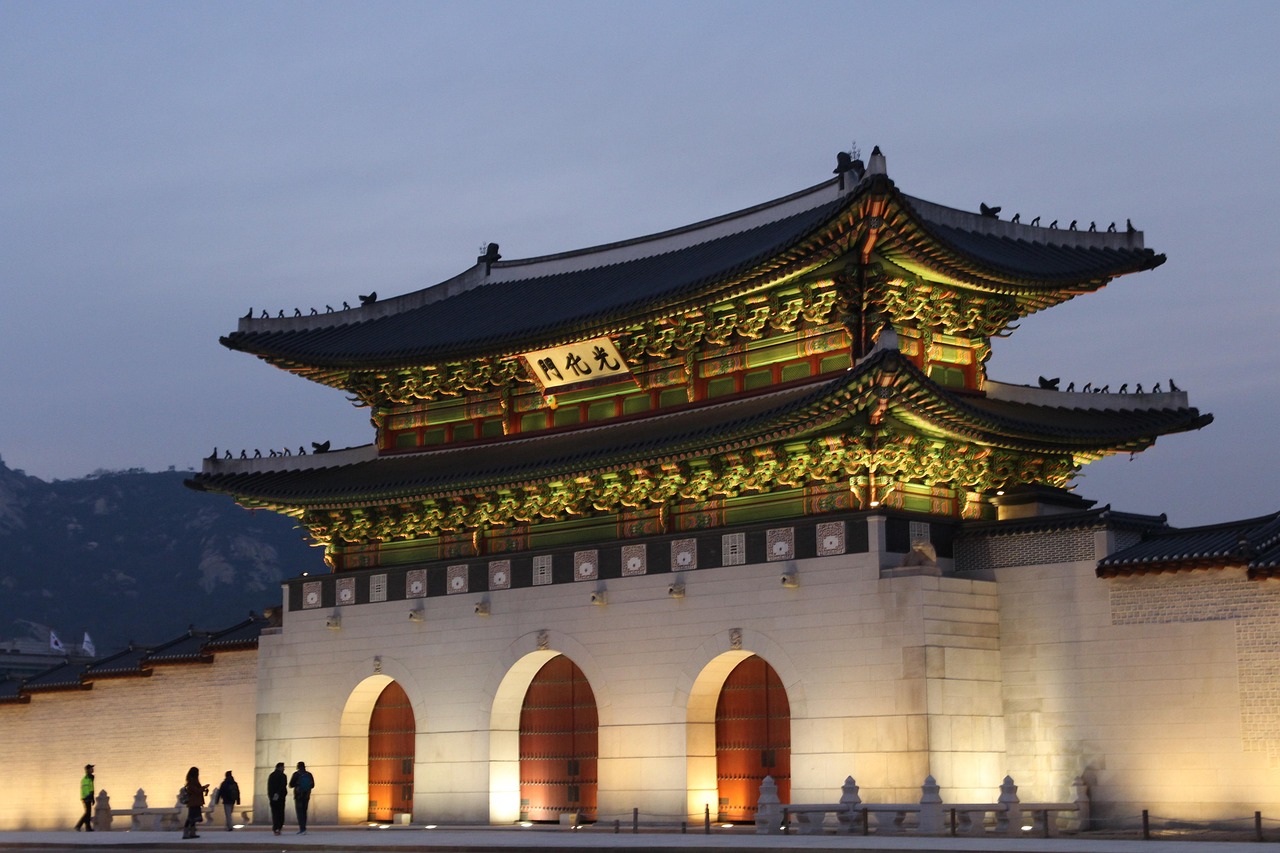 Hanbok Gyeongbokgung palace, Cheonggyecheon Stream summer, Namsan Park view free