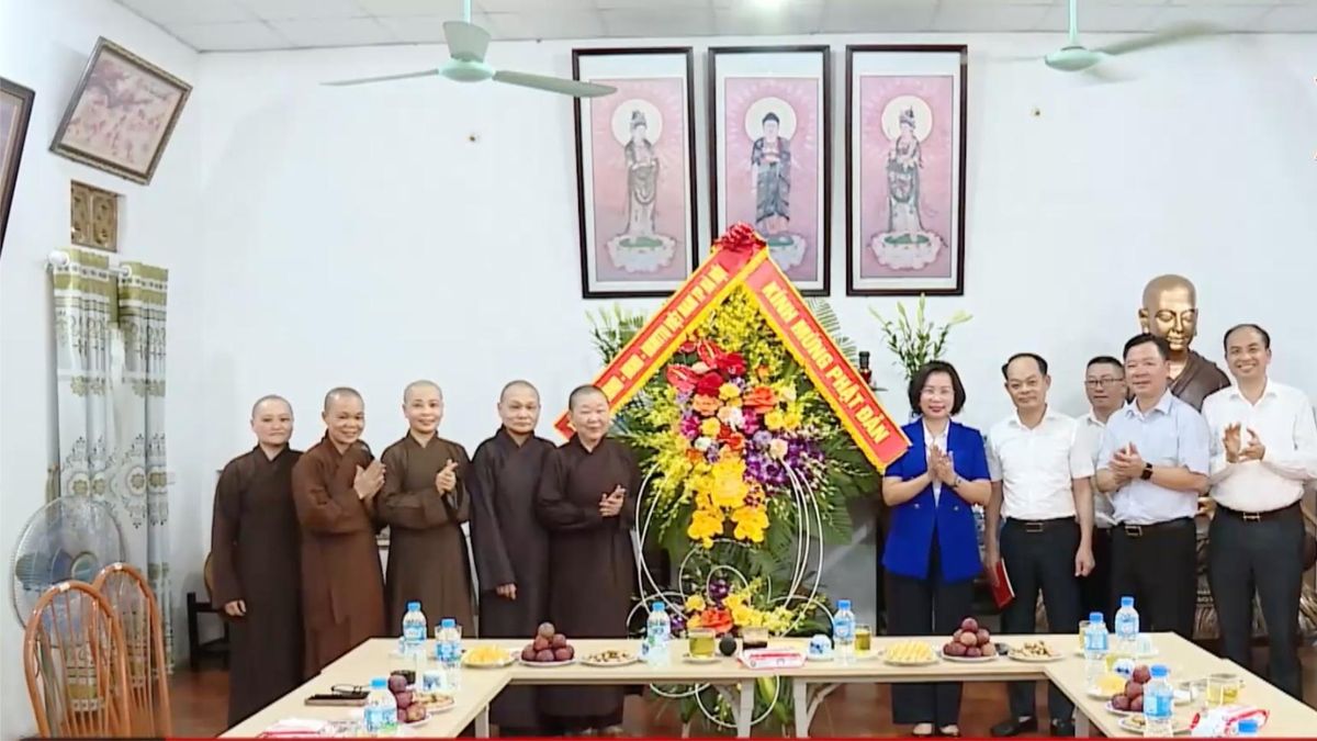 Chủ tịch Ủy ban MTTQ Việt Nam TP Hà Nội chúc mừng Đại lễ Phật đản 2026 - Đài Phát thanh và truyền hình Hà Nội