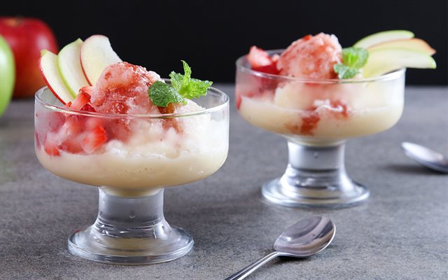 Yakult Dâu Tây Đá Bào