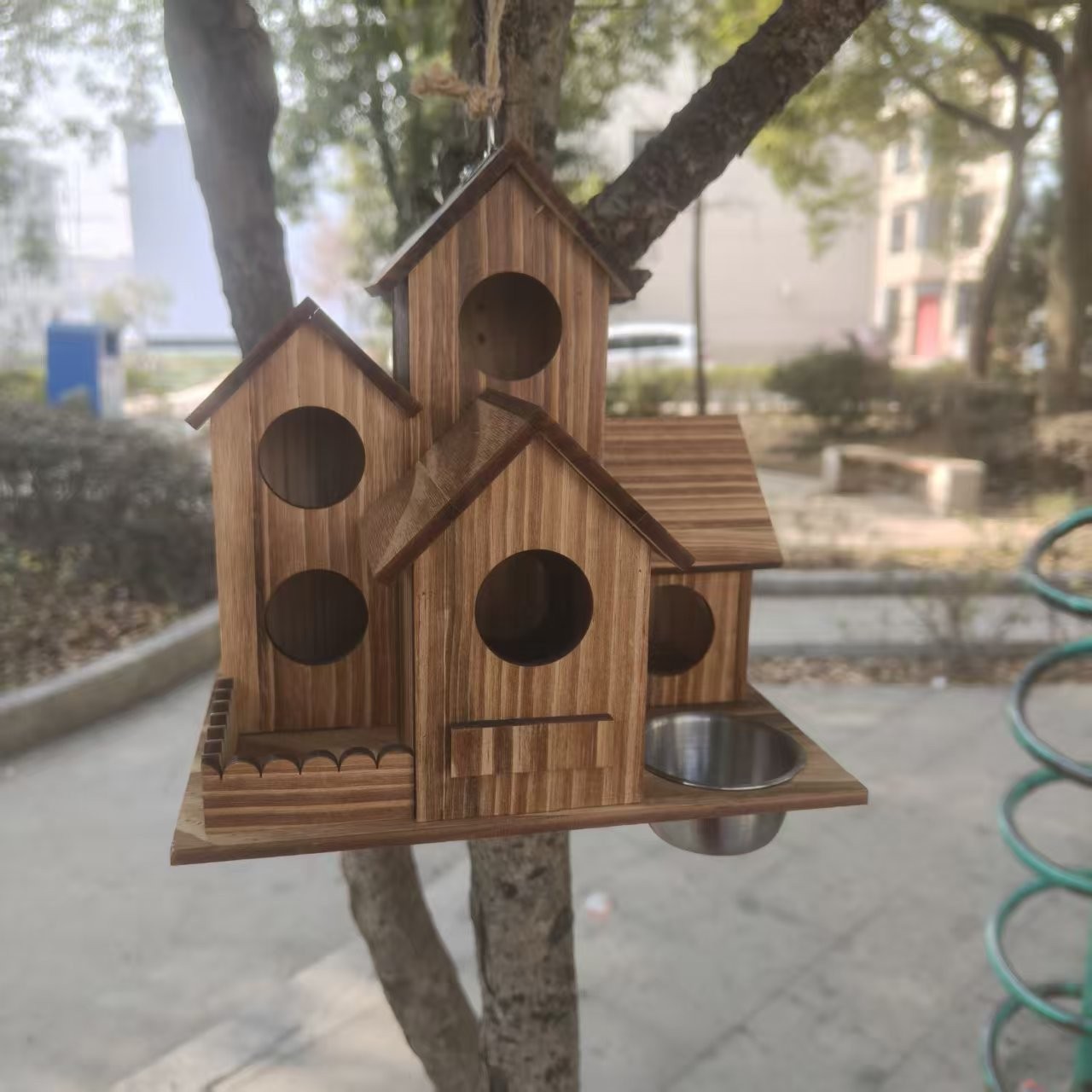 Kombiniertes Vogelhaus aus Kiefernholz mit Futter- und Wasserstelle