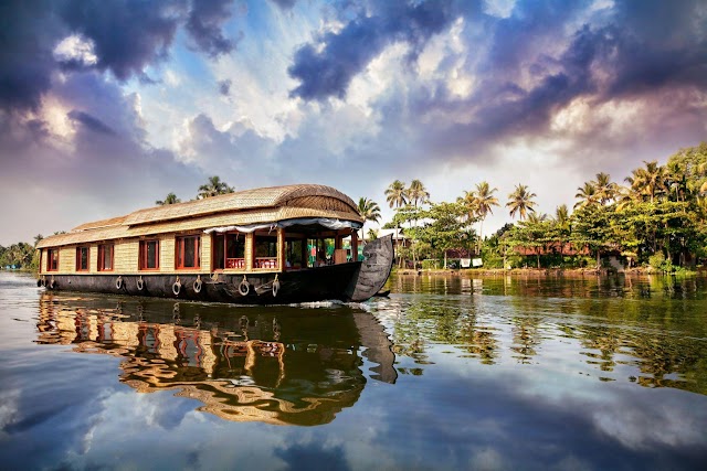 345|KUMARAKOM ALLEPPEY PACKAGE 2N