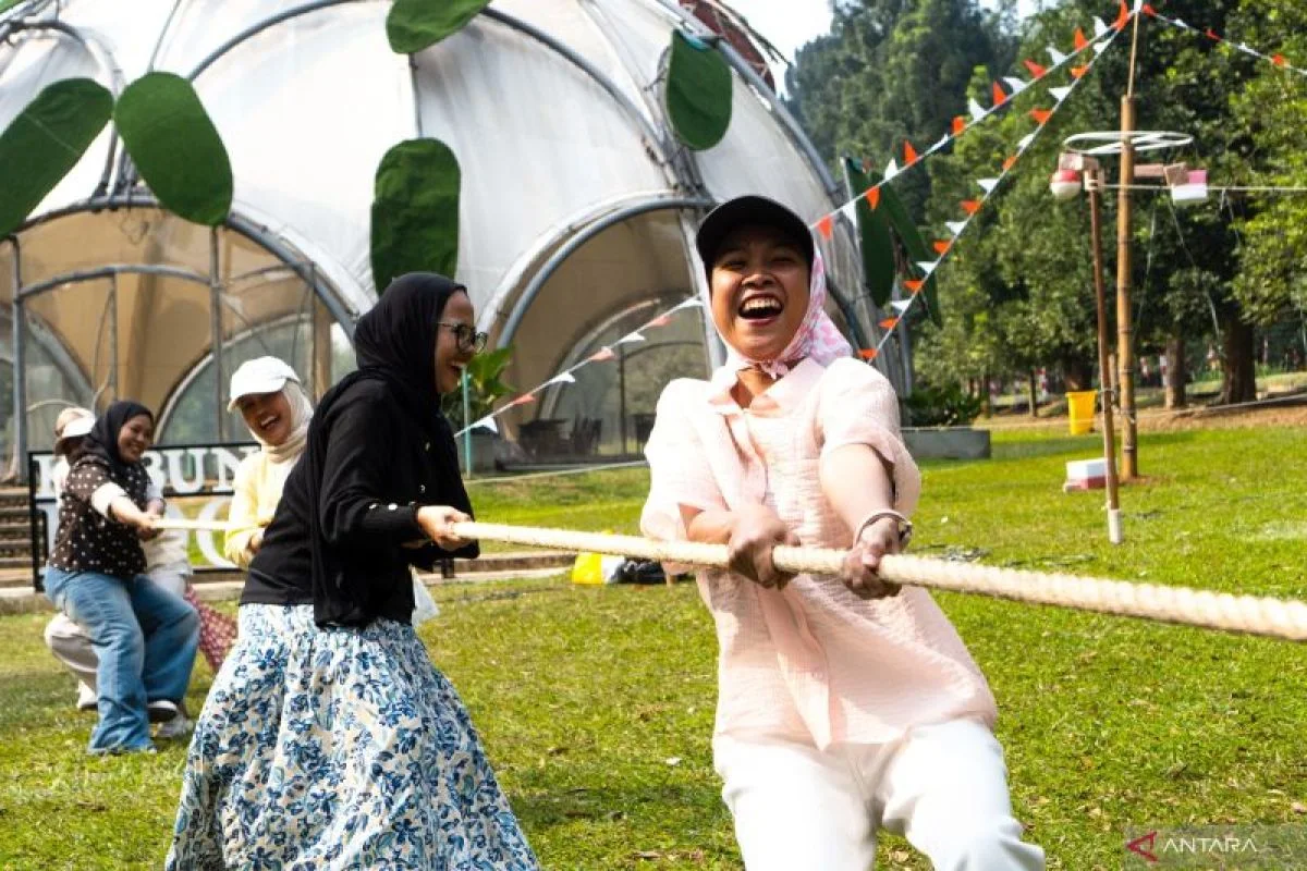 Suasana perayaan HUT ke-81 RI di kawasan Kebun Raya Bogor yang dimeriahkan dengan berbagai kegiatan budaya.