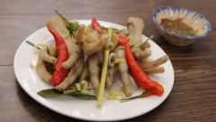 Cùng thưởng thức món ăn nào.