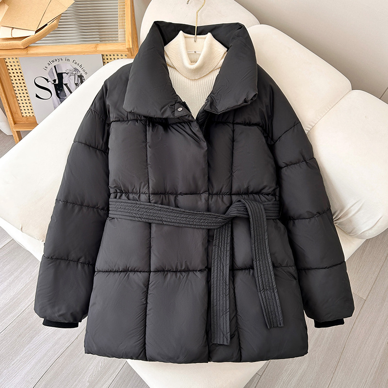 Mittellange Damen-Winterjacke mit Taillengürtel