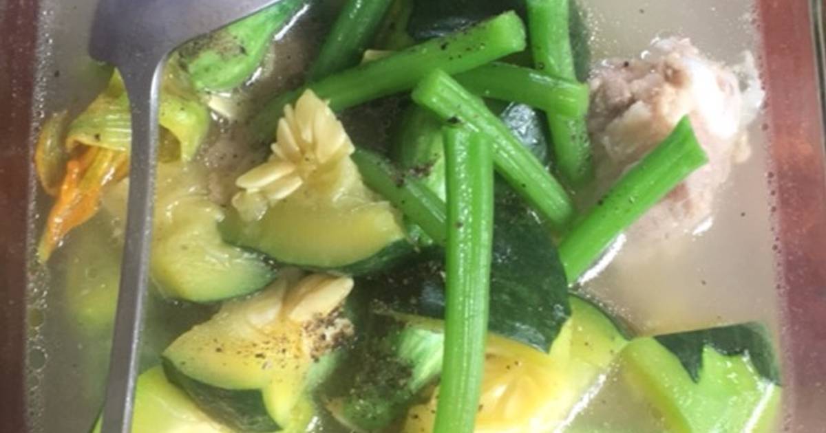 Canh bí đỏ nấu sườn