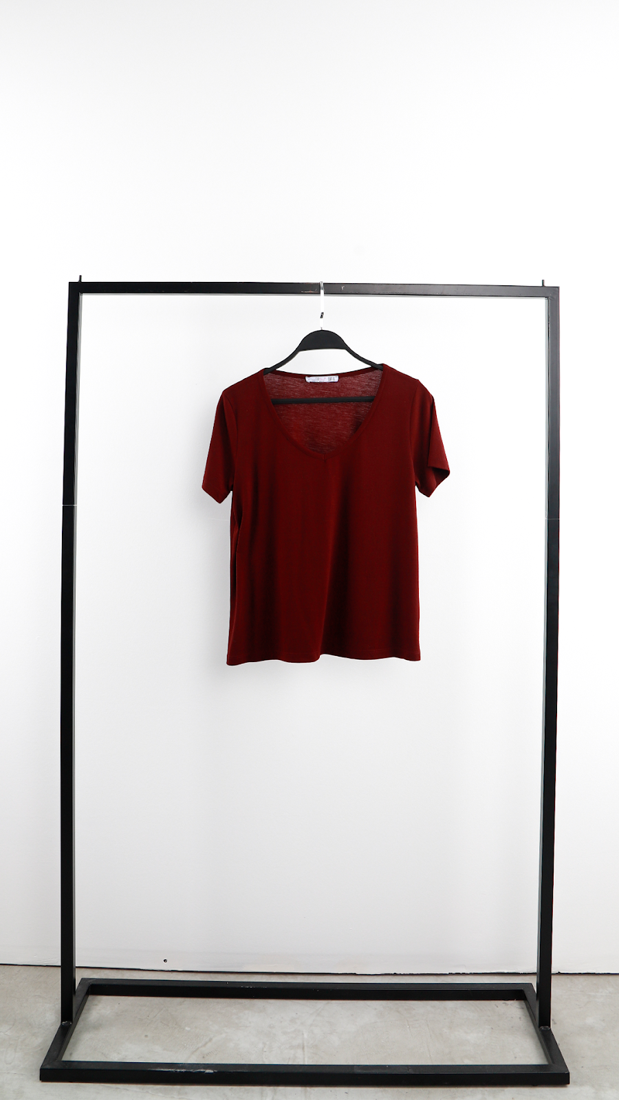 V YAKA T-SHIRT