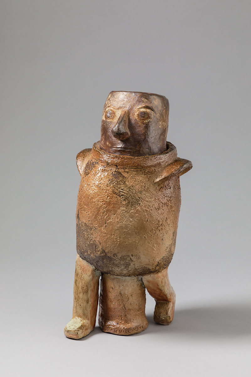 Boîte "bonhomme"
2021 - Grès chamoté engobé et oxydes - 35 cm
