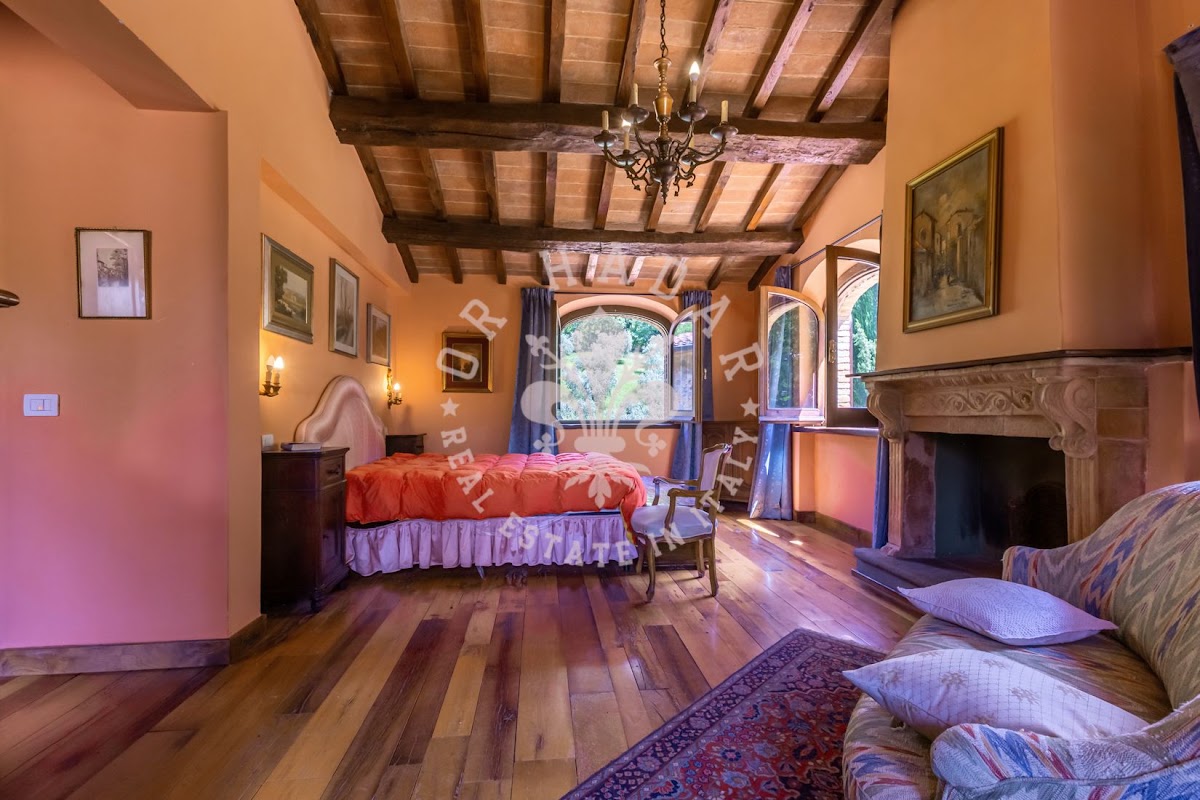 הבית מאחורי הגבעה (Il Casale dietro la Collina) — 27