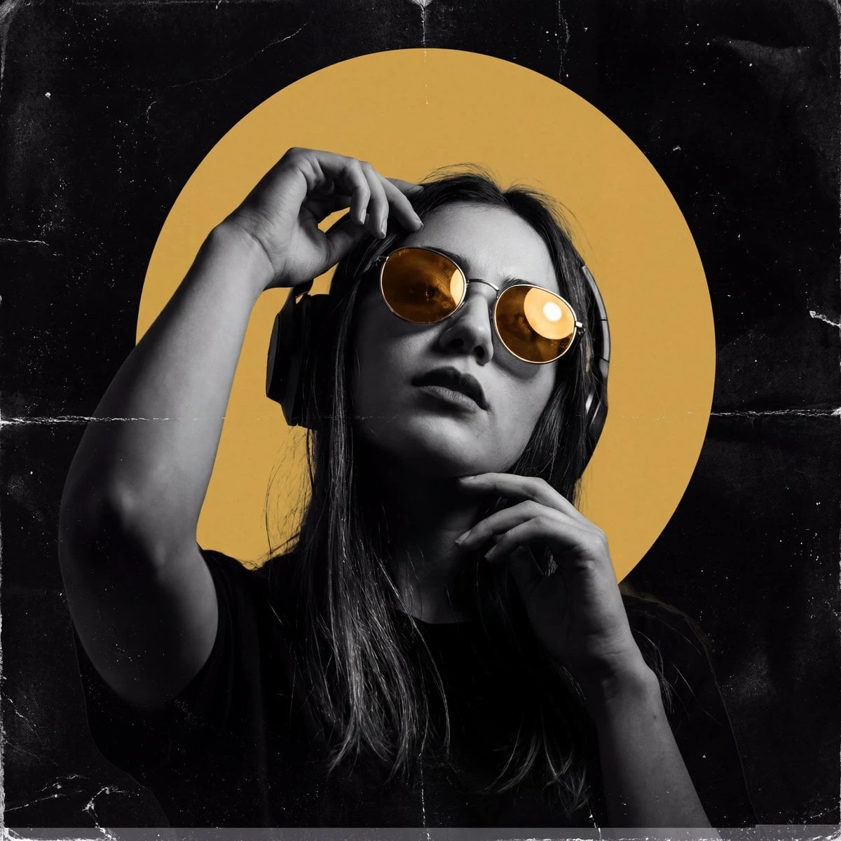 Crea un póster oscuro y de alto contraste con una estética de club underground y melancólica.