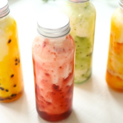 Ngày mùa hè nóng bức, cầm chai sữa chua uống trái cây chua chua ngọt ngọt mát rượi trên tay, hương vị thơm ngon mà còn đảm bảo về chất lượng nữa thì quá tuyệt vời đúng không nào? Với cách ủ sữa chua uống đơn giản trên đây, bạn không cần lo lắng nhiều vì tỉ lệ thành công rất cao, chú ý một vài điểm nho nhỏ là hoàn toàn có thể tự tin về chất lượng cuối cùng rồi.