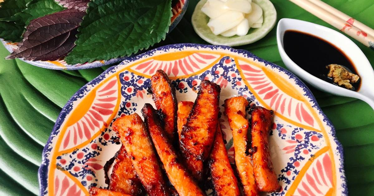 Lườn Cá Hồi Teriyaki Nướng Cuốn Tỏi & Tía Tô