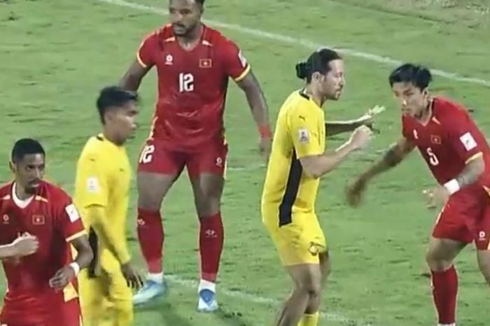 Lý do Việt Nam bị thổi penalty trước Malaysia - Tạp chí Tri thức