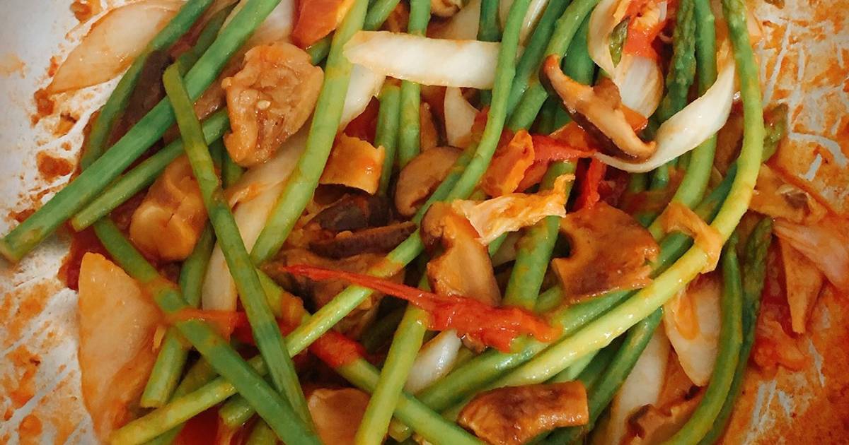 Măng tây xào chân nấm đông cô