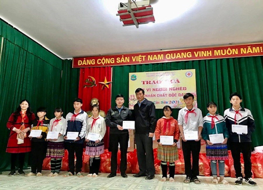 Chương trình “Tết vì người nghèo và nạn nhân chất độc da cam - Xuân Tân Sửu 2021” tại xã Chiềng Muôn, huyện Mường La, tỉnh Sơn La