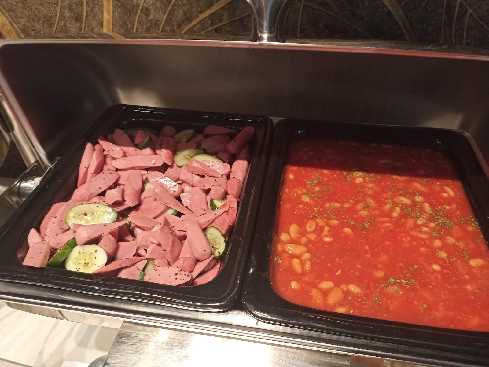 Hotel Mi Breakfast Spread