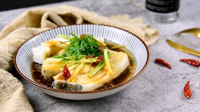 Cá Tuyết Hấp Hành Gừng