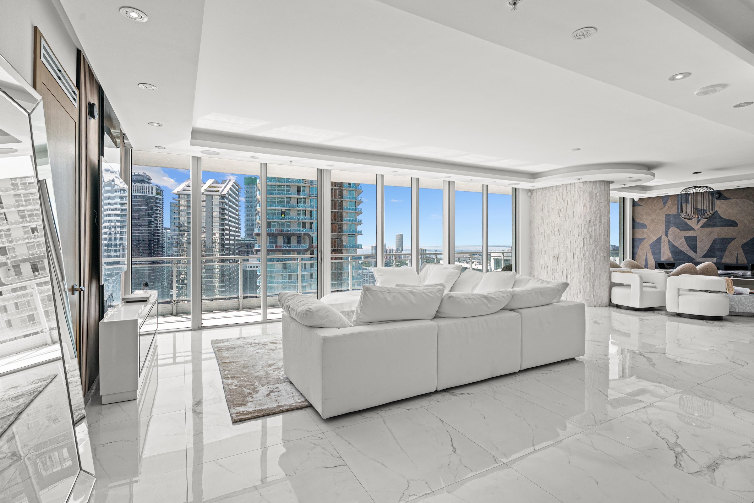 Mint at Riverfront Residence 4003-04