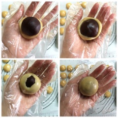 Chia bột bánh thành những viên nhỏ 20g. Tương tự chuẩn bị khoảng lượng nhân đậu đỏ tương ứng với mỗi viên nhân là 43g. Dàn mỏng phần vỏ bánh cho viên nhân đậu đỏ vào bọc kín lại. Áo qua 1 lớp bột chống dính. Sau đó cho vào khuôn để tạo hình, xếp ra khay nướng. Làm tượng tự cho hết nguyên liệu.