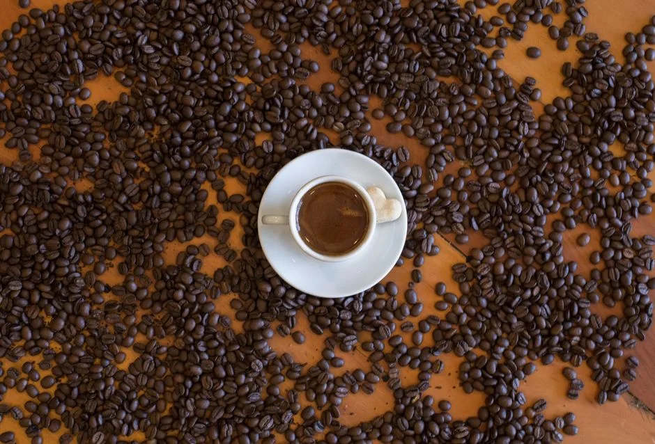 Café e saúde do fígado: 5 xícaras diárias reduzem risco de cirrose e câncer hepático, revela grande estudo