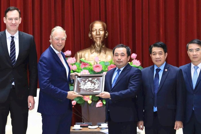 Hà Nội luôn tạo điều kiện cho các doanh nghiệp mong muốn đầu tư - Đài Phát thanh và truyền hình Hà Nội
