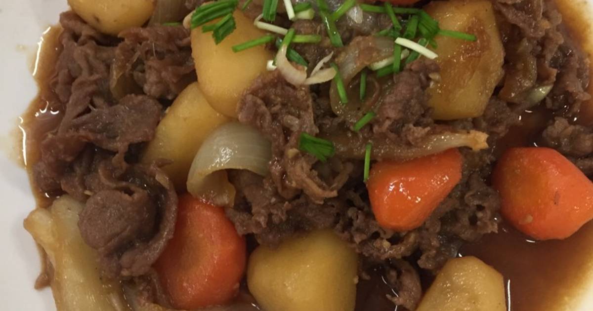 Thịt bò kho khoai Tây (쇠고기 감자찜)