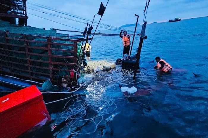 8 ngư dân gặp nạn trên vùng biển Cô Tô - Báo Tiền Phong