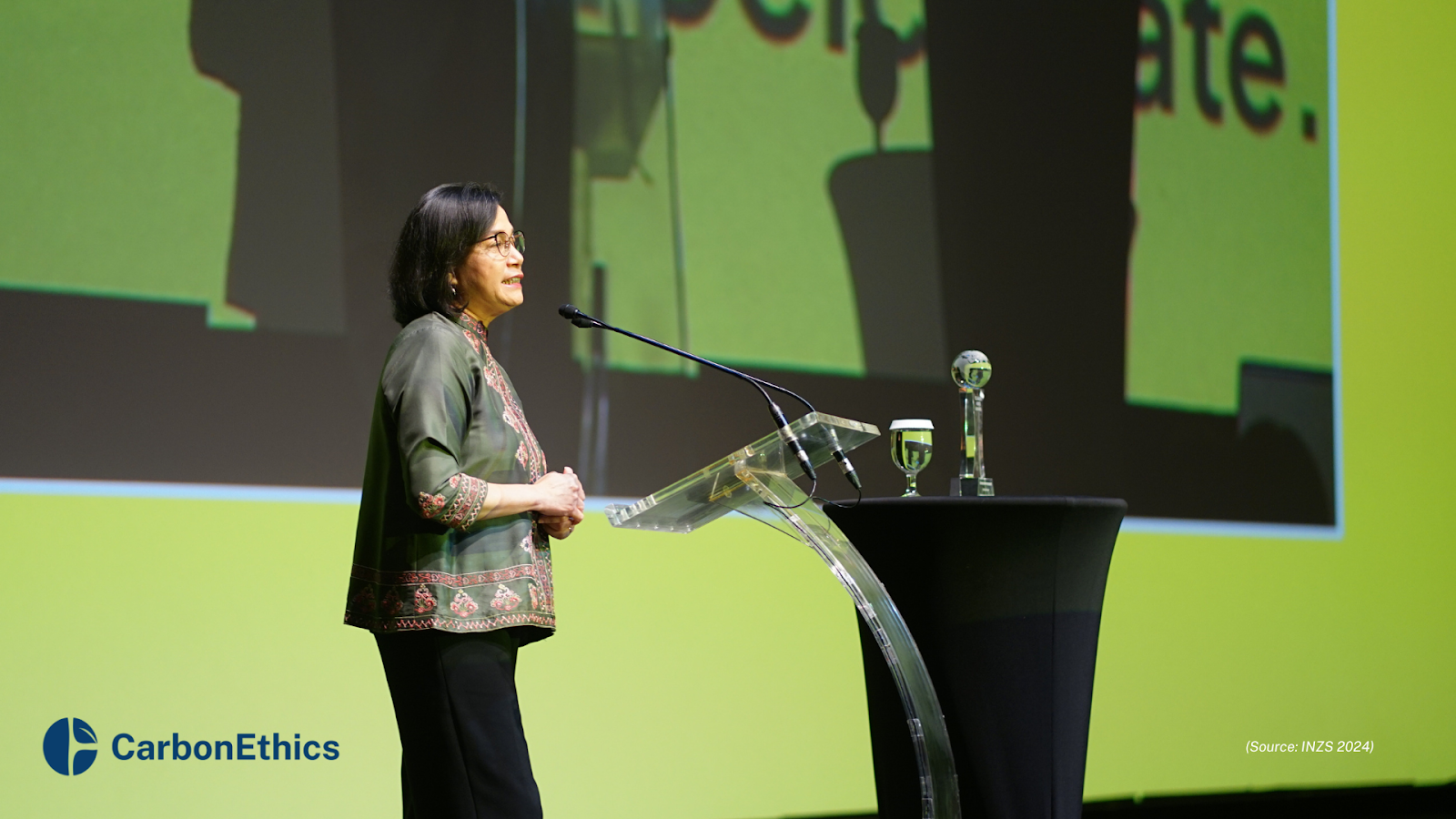 The "climate hero" award to the Minister of Finance was in recognition of her outstanding contributions in efforts to combat climate change from an economic impact perspective