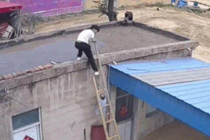 Cha nhanh tay cứu con trai 2 tuổi rơi khỏi thang trong tích tắc - Tạp chí Doanh Nghiệp Việt Nam