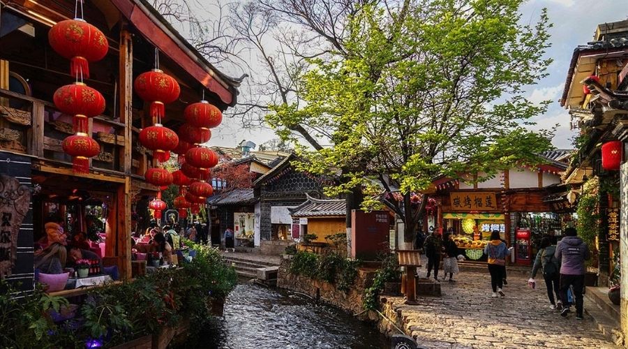 Vân Nam với vẻ đẹp tự nhiên, núi non hùng vĩ và thung lũng xanh mướt