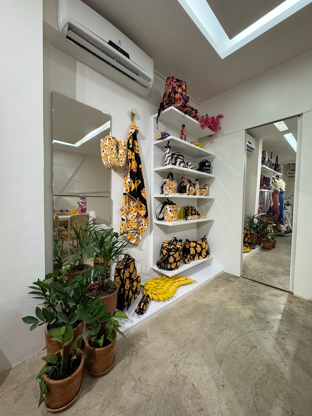 Peças ETC — showroom Low Profile + Dreams