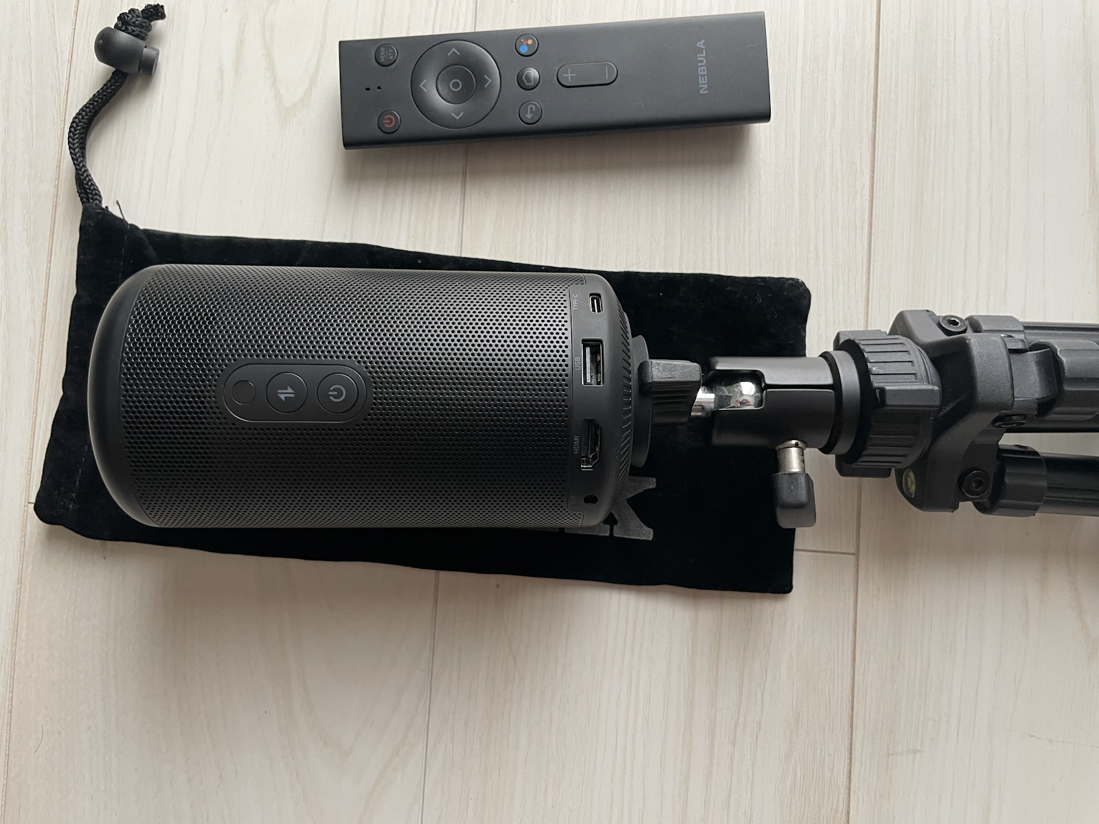 【美品】Anker Nebula Capsule II 箱付 美品】 Nebula Capsule II (SLIK小型三脚付き)