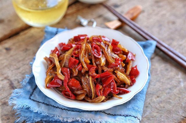 Tai Heo Chiên Cay