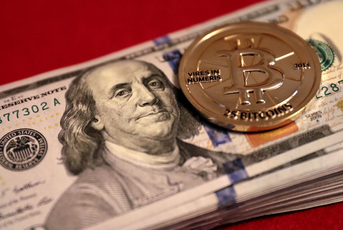 25 BTC 캐세이셔스 골드 라운드와 현금