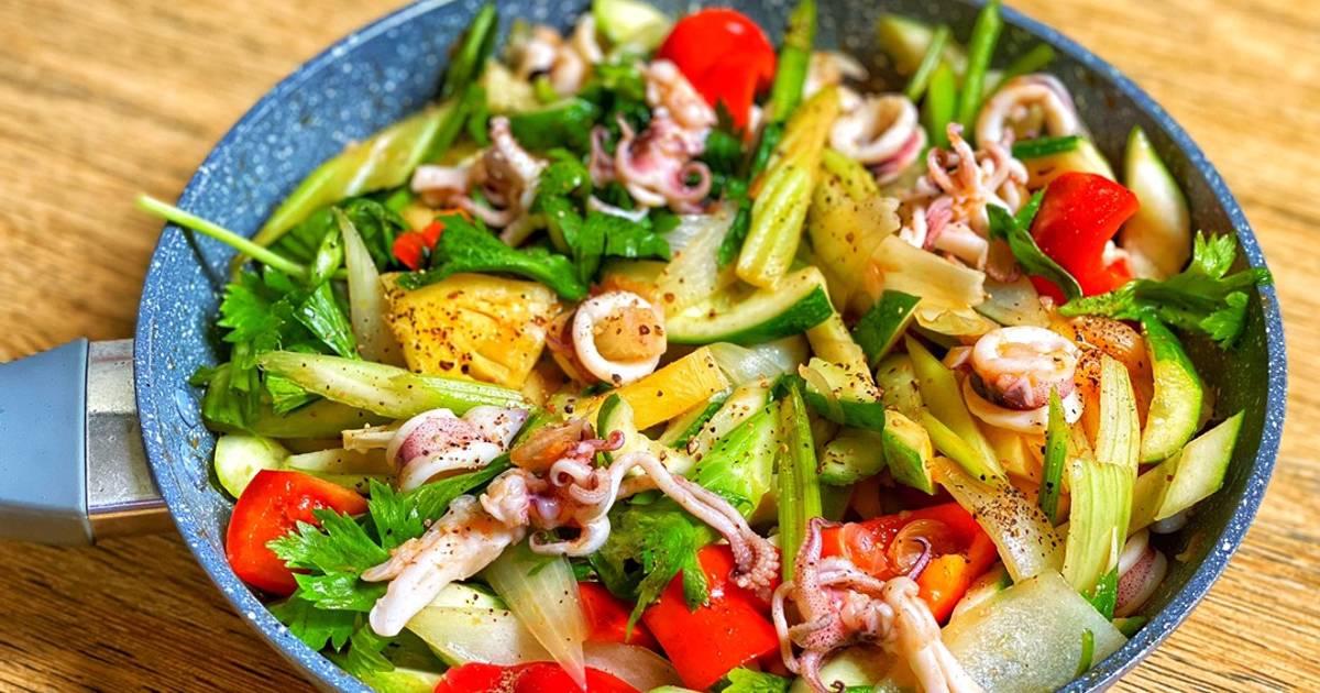 Mực Xào Chua Ngọt (Hành Cần Dưa Leo Ớt Chuông Thơm)