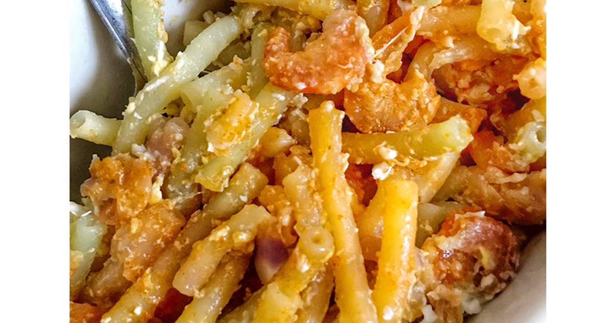 Nui xào trứng tôm khô