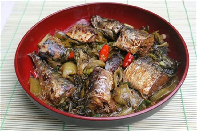 Cá Nục Chuối Kho Cải Chua
