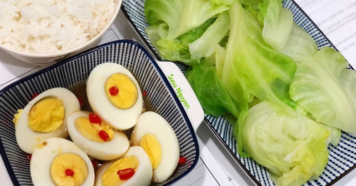 Trứng luộc chấm bắp cải