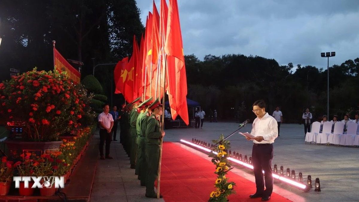 Tri ân các Anh hùng liệt sỹ và đồng bào yêu nước tại Côn Đảo - Báo VietnamPlus