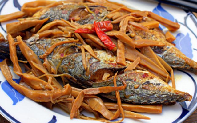 Cá Bạc Má Kho Măng