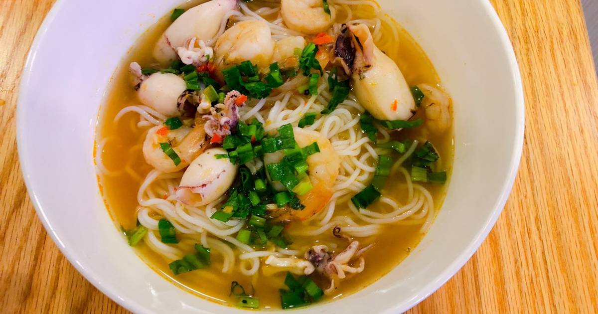 Bún Thái hải sản cay