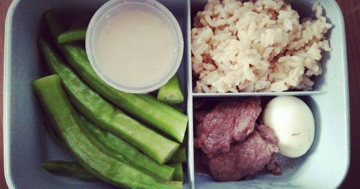 Eat clean: cơm gạo lứt, rau luộc, trứng luộc, thịt áp chảo