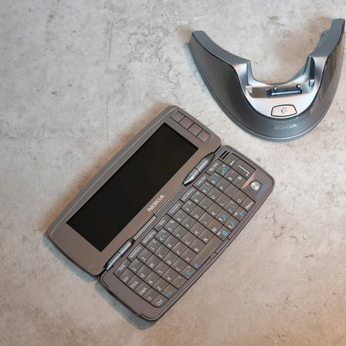 Nokia 9300 Communicator New 100% hiếm gặp xuất hiện trên thị trường sưu tầm