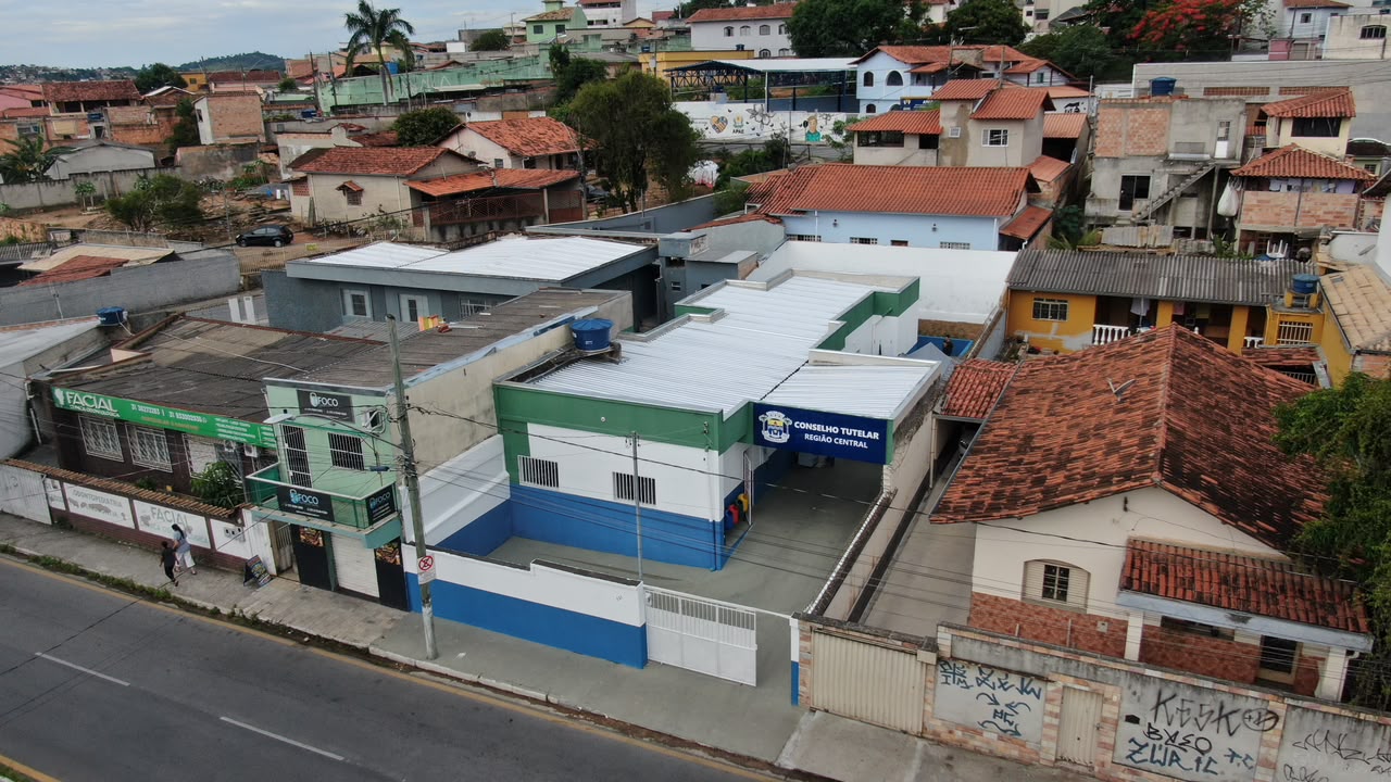 Neves reinaugura Conselho Tutelar do Centro após reforma e ampliação