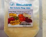 Cho 6 muỗng canh gelatin ngâm trong 300ml sữa tươi không đường chừng 5 phút rồi cho lên chảo, bật lửa nhỏ, quậy liên tục đến khi gelatin tan hết. Đổ ra ly.