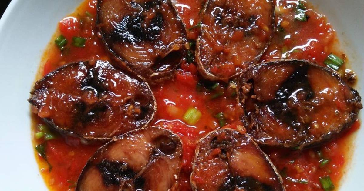 Cá ngừ áp chảo sốt cà chua