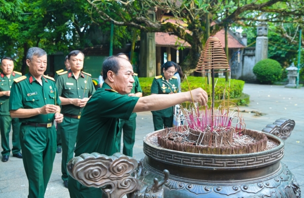 Petrovietnam dâng hương tưởng niệm Vua Hùng - Tri ân cội nguồn, bồi đắp tinh thần yêu nước