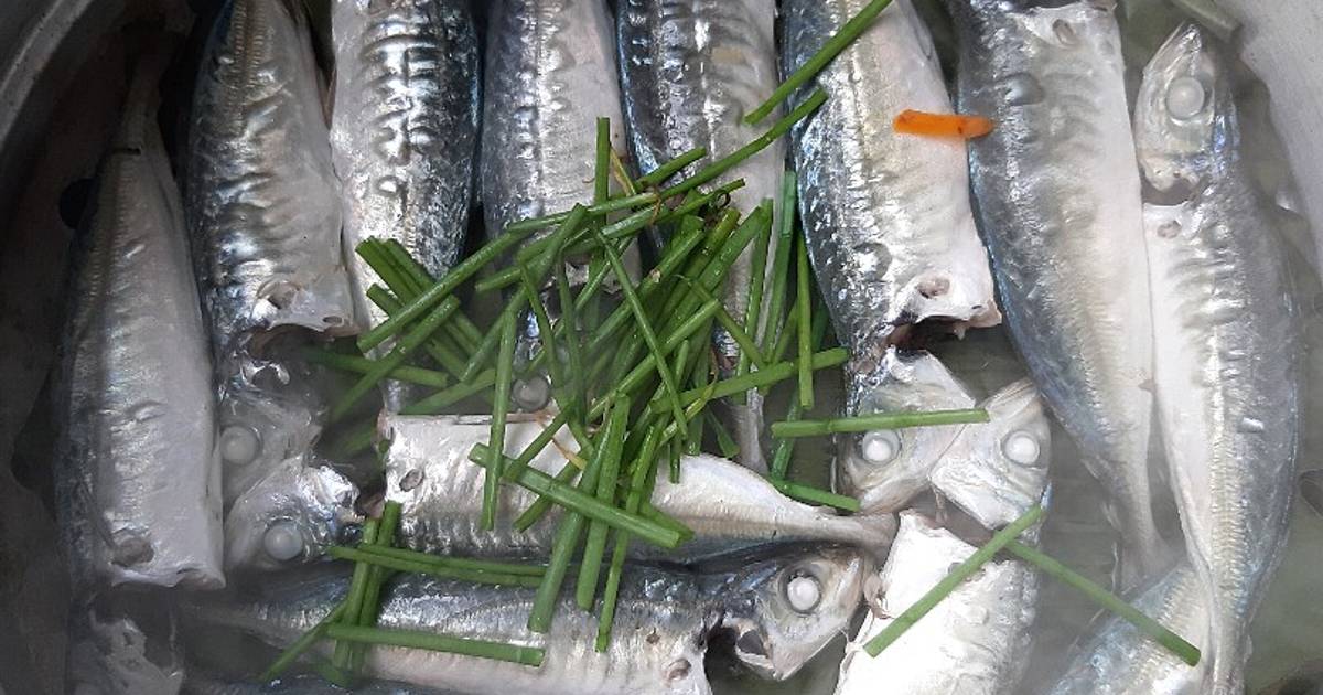 Cá nục hấp cuốn bánh tráng