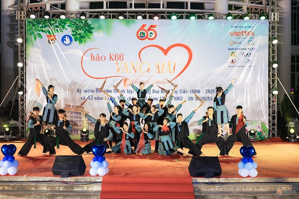 Đêm nhạc hội “Vang mãi thanh xuân”