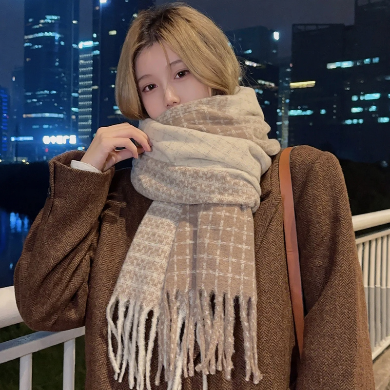 Knitted winter scarf with bear motif