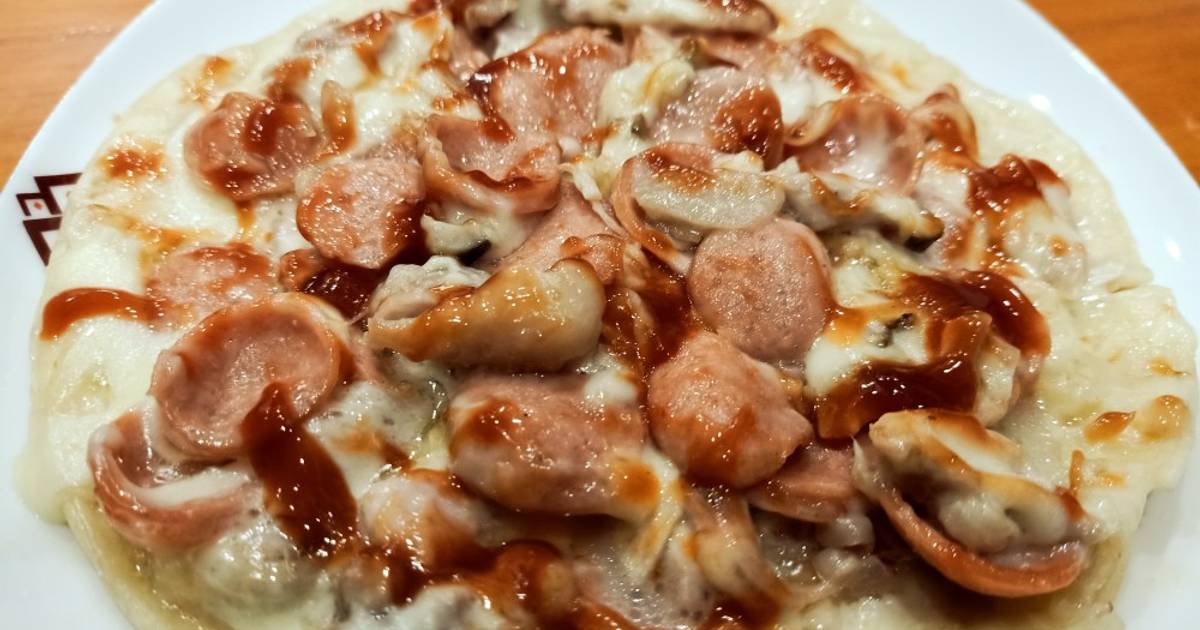 Pizza thịt gà, xúc xích, nấm, hành tây